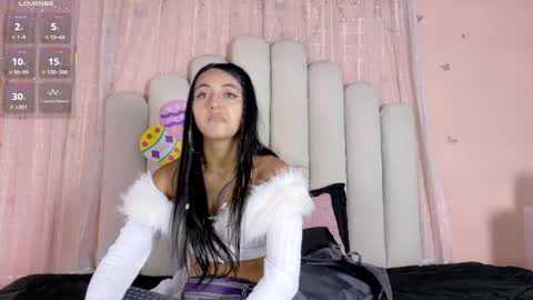 Snapshot of hollyyqueen_ chatting on May 23, 7:18 pm Hollyy online show from May 23, 7:18 pm
