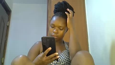 holy_ebony online show from May 22, 3:02 am