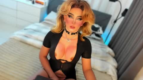 Miss Gia online show from June 3, 12:02 am
