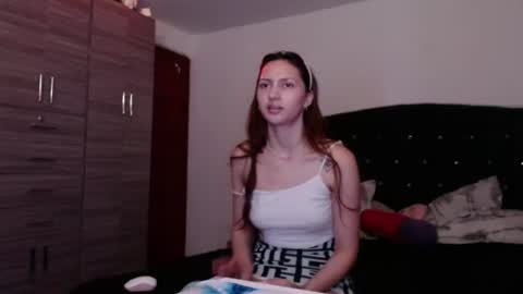 Snapshot of holy_julii chatting on June 25, 5:12 am holy_julii online show from June 25, 5:12 am