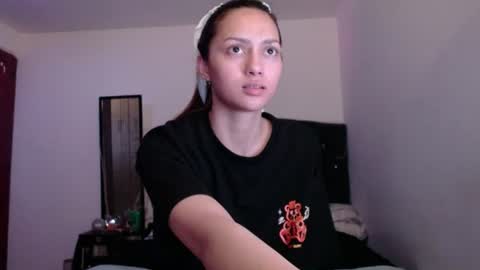 Snapshot of holy_julii chatting on July 1, 3:52 am holy_julii online show from July 1, 3:52 am