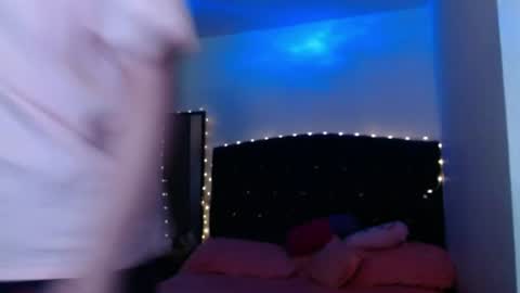 Snapshot of holy_julii chatting on July 22, 3:42 am holy_julii online show from July 22, 3:42 am
