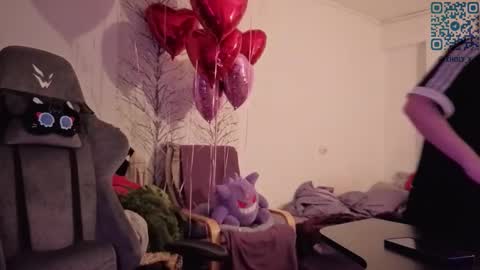 Snapshot of holy_kveta chatting on February 18, 3:13 am Kviki online show from February 18, 3:13 am