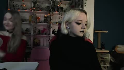 Snapshot of holy_mistresss chatting on October 31, 10:49 am holy_mistresss online show from October 31, 10:49 am