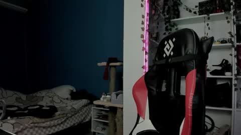 Snapshot of holy_mistresss chatting on November 7, 10:15 am holy_mistresss online show from November 7, 10:15 am