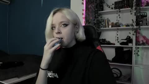 Snapshot of holy_mistresss chatting on November 14, 9:30 am holy_mistresss online show from November 14, 9:30 am