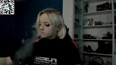 Snapshot of holy_mistresss chatting on December 17, 10:10 am holy_mistresss online show from December 17, 10:10 am