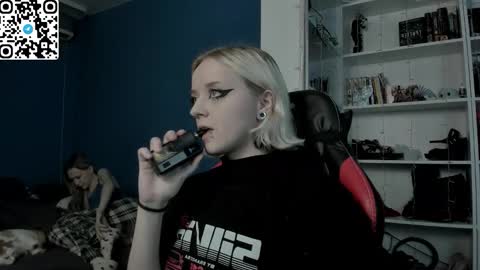 Snapshot of holy_mistresss chatting on December 20, 10:22 am holy_mistresss online show from December 20, 10:22 am