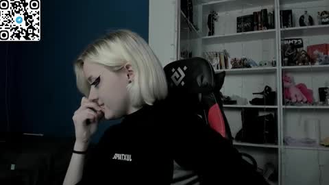 Snapshot of holy_mistresss chatting on December 23, 9:40 am holy_mistresss online show from December 23, 9:40 am