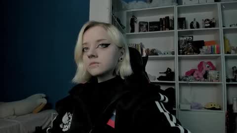 Snapshot of holy_mistresss chatting on January 6, 9:35 am holy_mistresss online show from January 6, 9:35 am