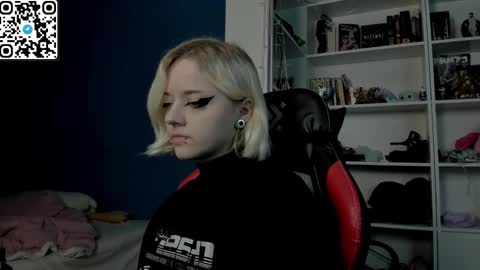 Snapshot of holy_mistresss chatting on January 9, 9:34 am holy_mistresss online show from January 9, 9:34 am