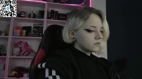 Snapshot of holy_mistresss chatting on February 21, 9:43 am holy_mistresss online show from February 21, 9:43 am