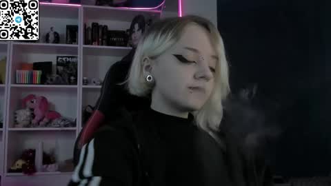 Snapshot of holy_mistresss chatting on February 27, 9:42 am holy_mistresss online show from February 27, 9:42 am