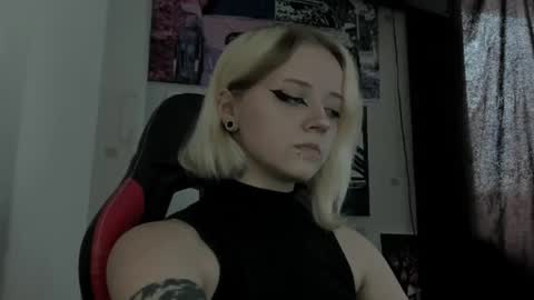 holy_mistresss online show from July 6, 7:27 am