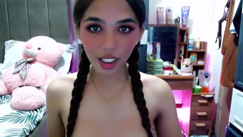 Snapshot of holy_molly1 chatting on November 3, 12:17 pm holy_molly1 online show from November 3, 12:17 pm