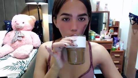 Snapshot of holy_molly1 chatting on November 18, 1:11 am holy_molly1 online show from November 18, 1:11 am