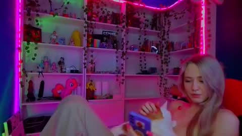 Snapshot of holy_rumi chatting on October 18, 1:23 pm Rumi online show from October 18, 1:23 pm