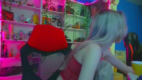 Snapshot of holy_rumi chatting on November 9, 9:40 am Rumi online show from November 9, 9:40 am