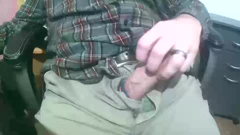 Snapshot of home_office_perks chatting on October 13, 4:40 pm Neal online show from October 13, 4:40 pm