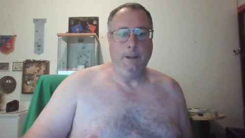 Snapshot of homquisgode11 chatting on July 18, 3:11 am homquisgode11 online show from July 18, 3:11 am