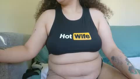 Snapshot of honeeyyy_pot chatting on May 20, 10:16 pm Honey online show from May 20, 10:16 pm