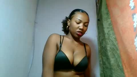 Snapshot of honeria98 chatting on June 10, 6:45 am honeria98 online show from June 10, 6:45 am