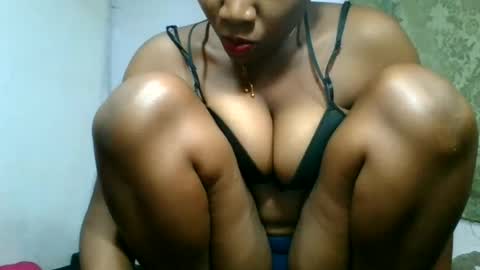 Snapshot of honeria98 chatting on June 19, 7:06 pm honeria98 online show from June 19, 7:06 pm