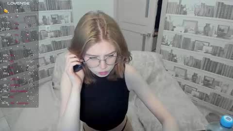 Snapshot of honey__pie chatting on January 15, 8:45 pm Lilith and Ellie online show from January 15, 8:45 pm