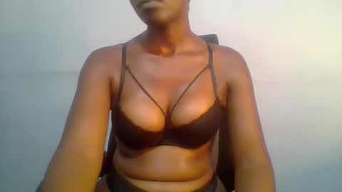 honey_beb online show from February 19, 4:22 pm
