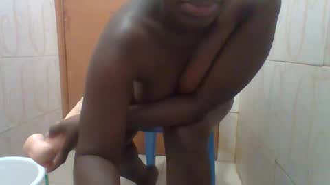 Snapshot of honey_beb chatting on December 18, 10:16 pm honey_beb online show from December 18, 10:16 pm