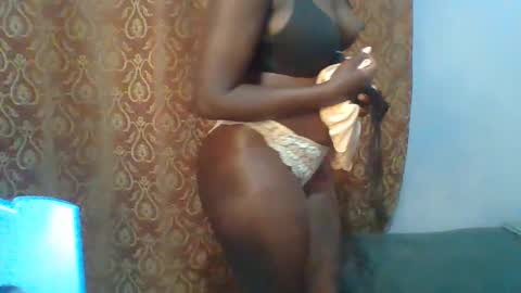 Snapshot of honey_beb chatting on January 6, 5:38 pm honey_beb online show from January 6, 5:38 pm