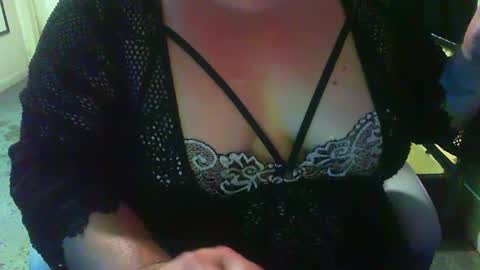 honey bee    online show from September 27, 7:57 am