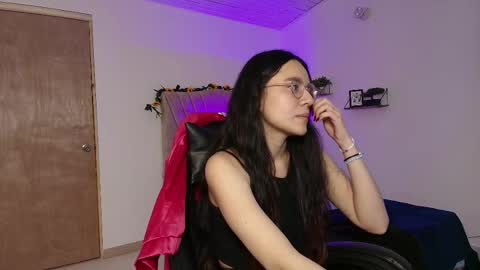   online show from September 25, 3:27 pm