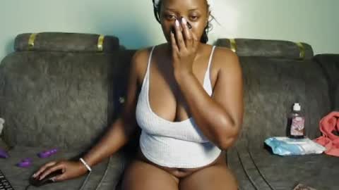 Snapshot of honey_caddy chatting on July 25, 3:53 pm honey_caddy online show from July 25, 3:53 pm