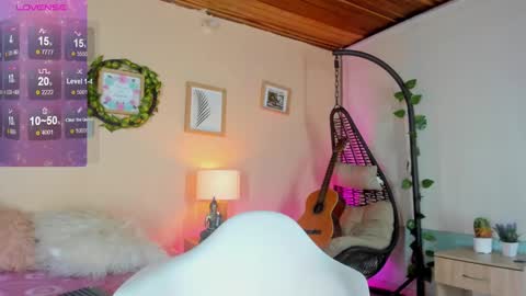 Snapshot of honey_fox01 chatting on March 7, 2:15 am HONEY online show from March 7, 2:15 am