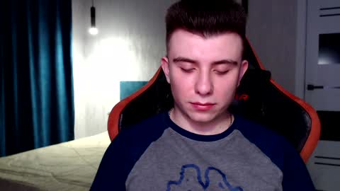 Snapshot of honey_furry chatting on December 13, 10:23 pm Wolfy online show from December 13, 10:23 pm