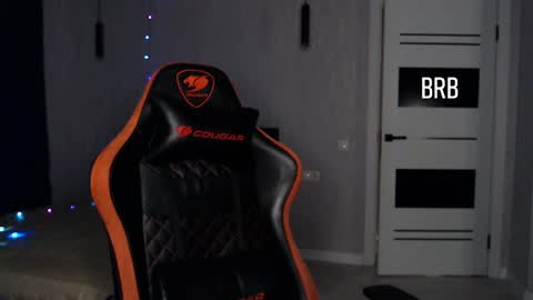 Snapshot of honey_furry chatting on January 4, 4:54 pm Wolfy online show from January 4, 4:54 pm