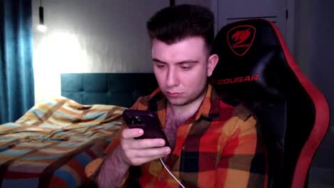 Snapshot of honey_furry chatting on February 19, 12:14 am Wolfy online show from February 19, 12:14 am