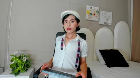 honey_hex_ online show from May 12, 7:44 pm