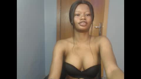 Snapshot of honey_juicydoll chatting on October 8, 6:33 am Sonia online show from October 8, 6:33 am