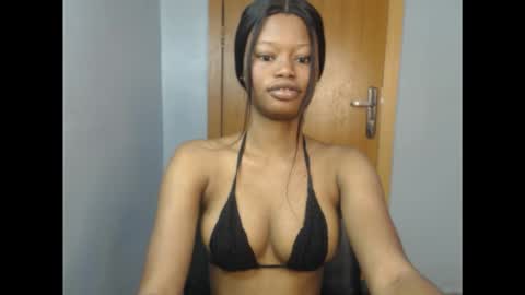 Snapshot of honey_juicydoll chatting on October 11, 7:18 am Sonia online show from October 11, 7:18 am