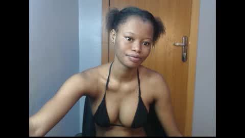 Snapshot of honey_juicydoll chatting on October 16, 7:20 am Sonia online show from October 16, 7:20 am
