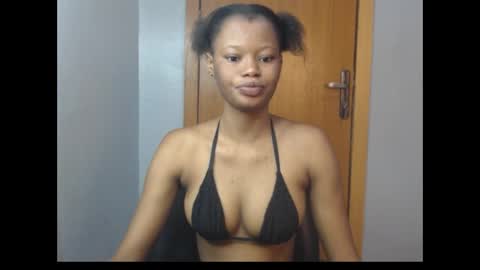 Snapshot of honey_juicydoll chatting on October 18, 7:42 am Sonia online show from October 18, 7:42 am