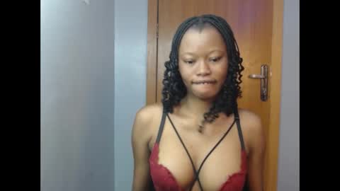 Snapshot of honey_juicydoll chatting on October 20, 6:25 am Sonia online show from October 20, 6:25 am