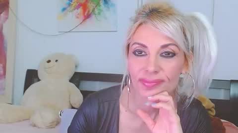 honey_lara online show from April 18, 11:16 pm