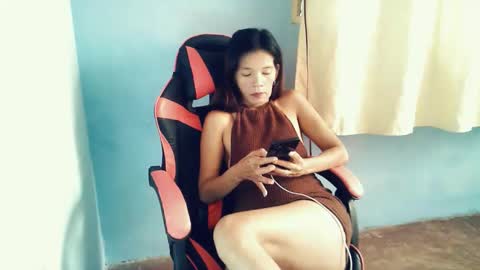 Snapshot of honey_mollyxx chatting on March 3, 11:43 pm honey_mollyxx online show from March 3, 11:43 pm
