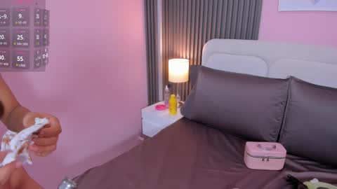 Snapshot of honey_sofii_ chatting on October 19, 11:55 am honey_sofii_ online show from October 19, 11:55 am