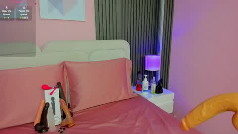 honey_sofii_ online show from April 15, 11:28 am