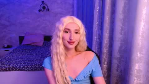 honey_sunset online show from September 25, 5:27 pm