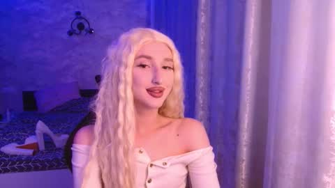 honey_sunset online show from October 16, 3:57 pm